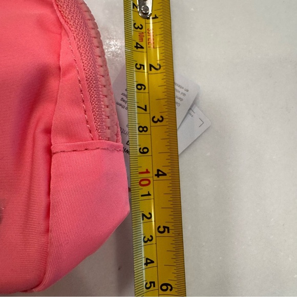 Lululemon Everywhere Belt Bag pink NWT Adjustable Strap - Picture 11 of 11
